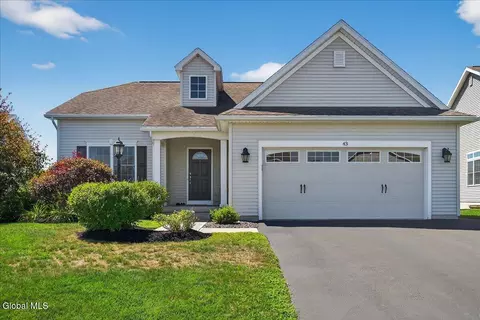 43 Somerset Dr, Halfmoon, NY 12118