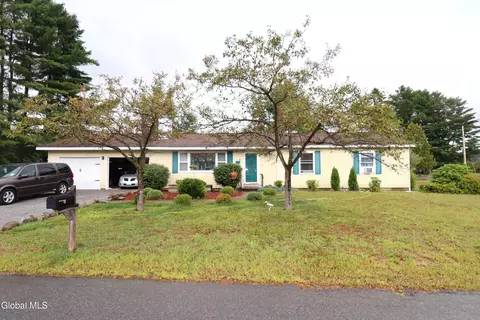 3 Keyes St, Warrensburg, NY 12885