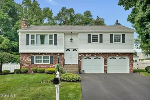 14 Skyline Dr, Latham, NY 12110