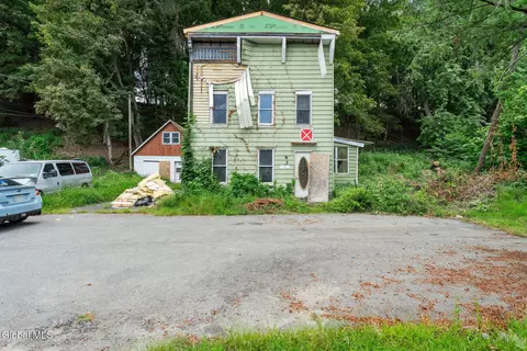 1 Birch St, Troy, NY 12180