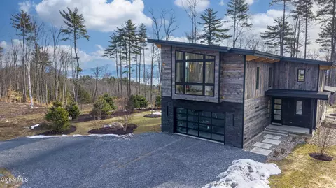 18 S Eagle Rdg, Diamond Point, NY 12824
