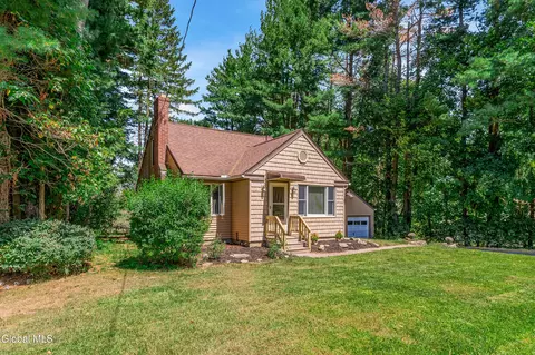 4695 Hurst Rd, Altamont, NY 12009