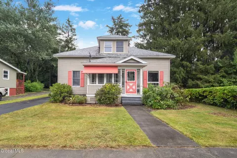 14 Alexander St, Gloversville, NY 12078