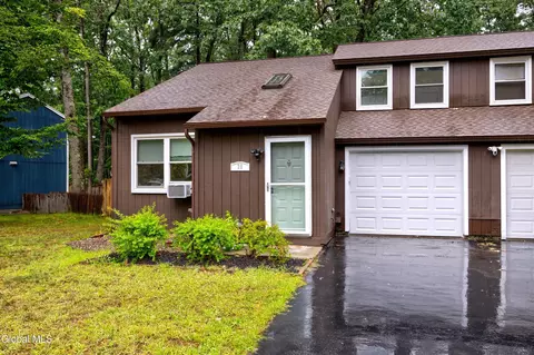 20 Wake Robin Rd, Malta, NY 12020