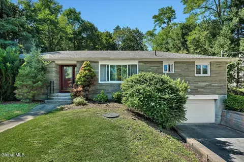 20 Barry Ln, Glenville, NY 12302