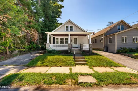 34 Eagle St, Scotia, NY 12302