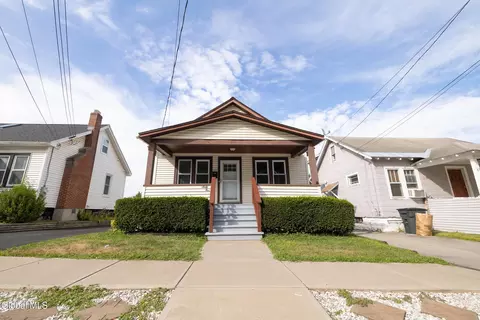 65 Pershing Dr, Scotia, NY 12302