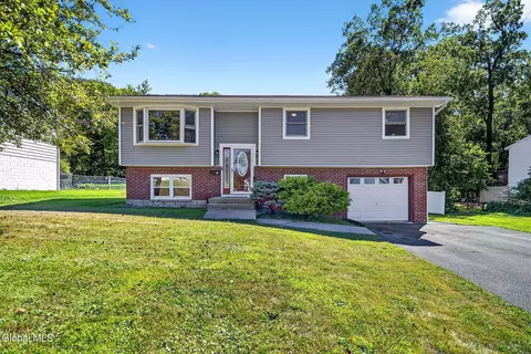 49 Overlook Ave, Latham, NY 12110