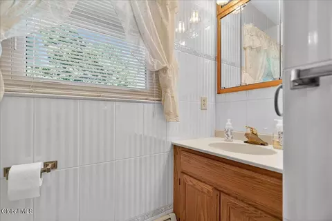 Bath - 306 Closson Rd, Schenectady, NY 12302 photo 3 of 3