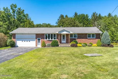 306 Closson Rd, Schenectady, NY 12302