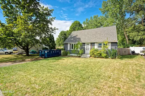 9 Pompano Dr, Troy, NY 12182