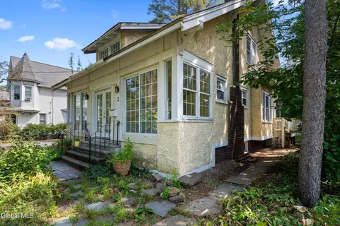 2 Norwood St, Albany, NY 12203