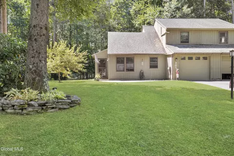 165 Arrow Wood Pl, Malta, NY 12020