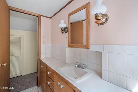 Bath - 1755 Devendorf Rd, Schenectady, NY 12303 photo 4 of 4