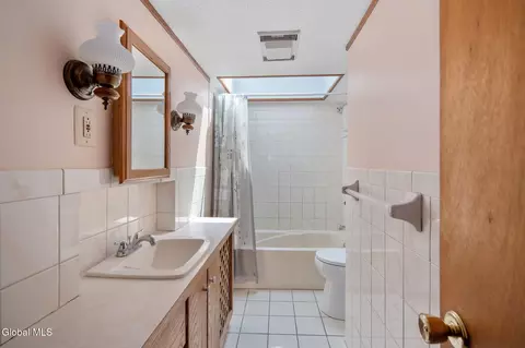 Bath - 1755 Devendorf Rd, Schenectady, NY 12303 photo 3 of 4