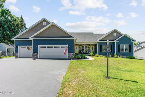 7 Kimberly Cir, Troy, NY 12180