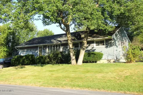 24 Louis Dr, Albany, NY 12205