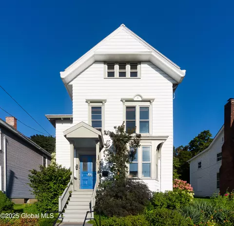 44 Worth Ave, Hudson, NY 12534