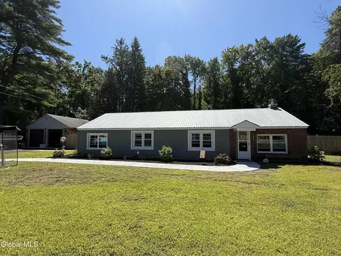 10 Nolan Rd, South Glens Falls, NY 12803