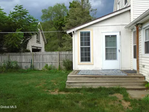Exterior - 342 Eleanor St, Schenectady, NY 12306 photo 5 of 7