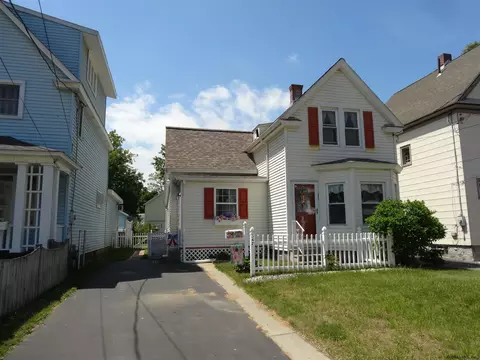 Exterior - 342 Eleanor St, Schenectady, NY 12306 photo 2 of 7