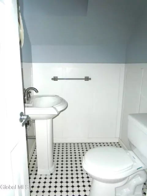 Bath - 342 Eleanor St, Schenectady, NY 12306 photo 2 of 3
