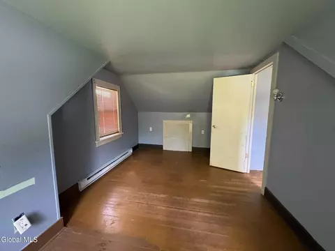 Bedroom - 237 Hetcheltown Rd, Glenville, NY 12302 photo 1 of 7