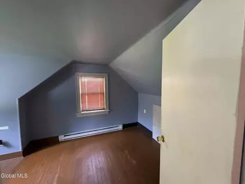Bedroom - 237 Hetcheltown Rd, Glenville, NY 12302 photo 3 of 7
