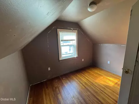Bedroom - 237 Hetcheltown Rd, Glenville, NY 12302 photo 5 of 7