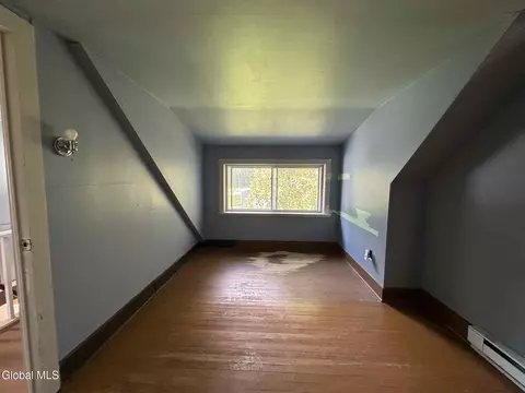 Bedroom - 237 Hetcheltown Rd, Glenville, NY 12302 photo 2 of 7