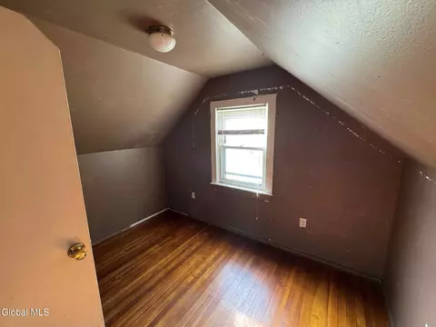 Bedroom - 237 Hetcheltown Rd, Glenville, NY 12302 photo 4 of 7