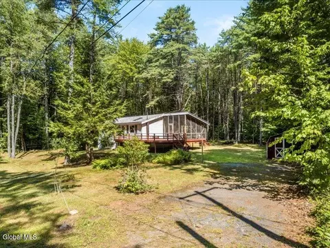 10 Mountain View Rd, Lake Luzerne, NY 12846