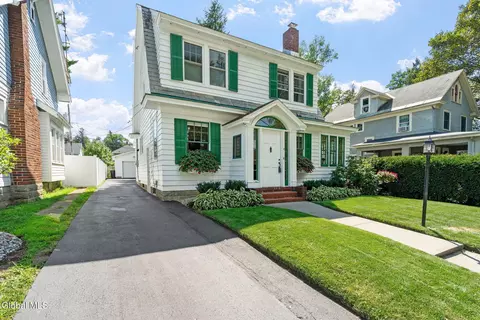 8 Irving Rd, Scotia, NY 12302