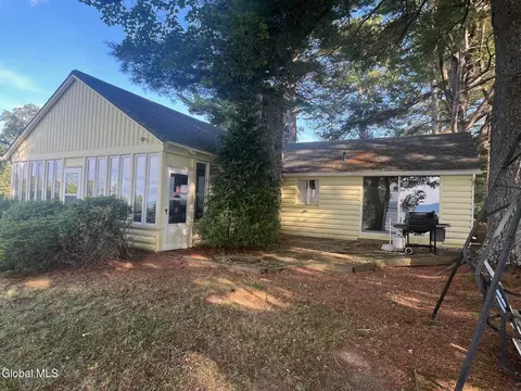 117 Pelcher Ln, Broadalbin, NY 12025
