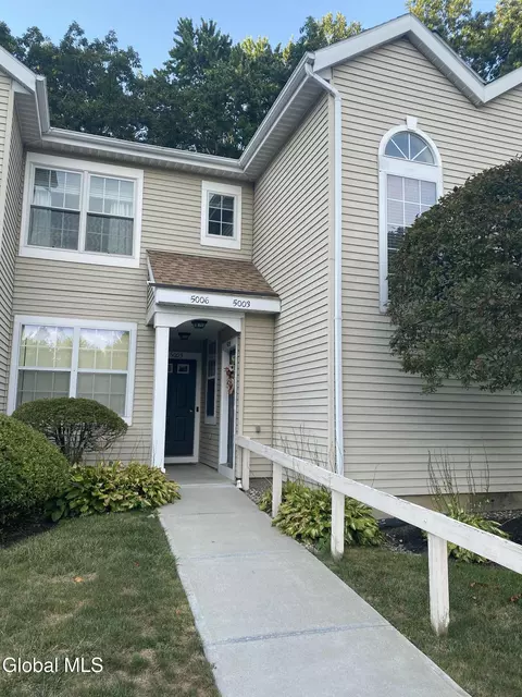 5006 Forest Point Dr, Clifton Park, NY 12065