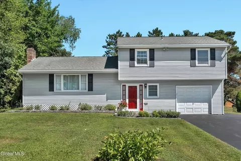 3 Arcadian Dr, Glenville, NY 12302