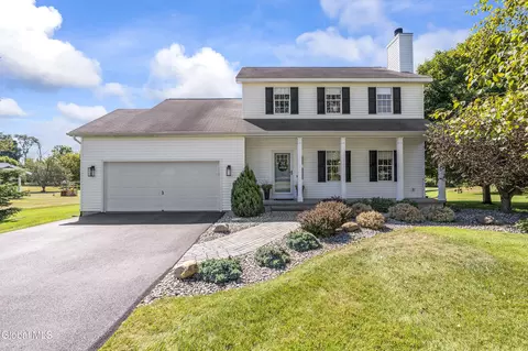 30 Berry Patch Dr, Queensbury, NY 12804
