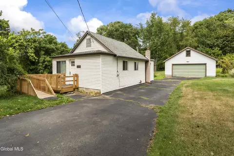 100 Gillette Ave, Troy, NY 12180