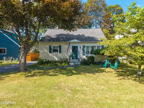 2217 Alton St, Niskayuna, NY 12309