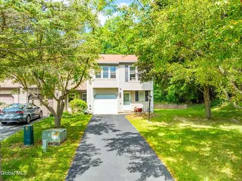 23 Westchester Ct, Clifton Park, NY 12065