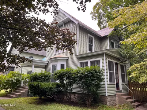 31 Madison Ave, Saratoga Springs, NY 12866