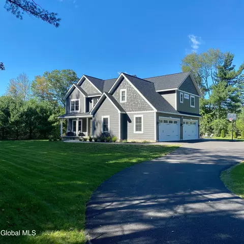 40 Gala Pl, Niskayuna, NY 12309