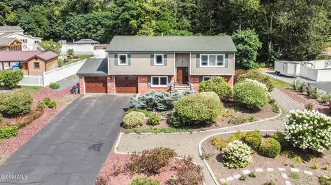 6 Westchester Dr, Albany, NY 12205