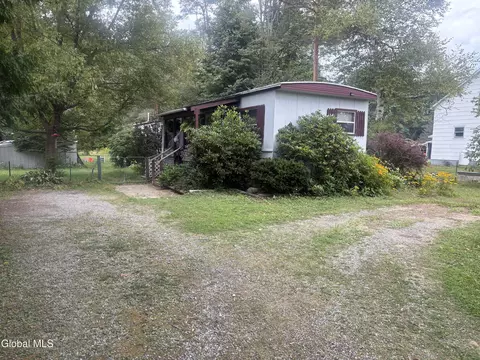 899 Schroon River Rd, Warrensburg, NY 12885