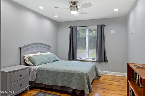 Bedroom - 4 Nicklaus Dr, Gansevoort, NY 12831 photo 7 of 7