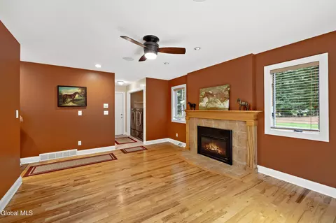 Living - 4 Nicklaus Dr, Gansevoort, NY 12831 photo 4 of 4