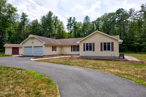 Exterior - 4 Nicklaus Dr, Gansevoort, NY 12831 photo 3 of 10