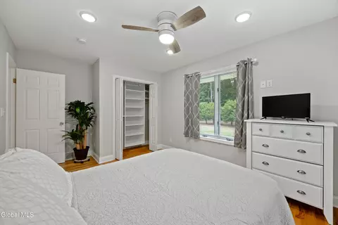 Bedroom - 4 Nicklaus Dr, Gansevoort, NY 12831 photo 6 of 7