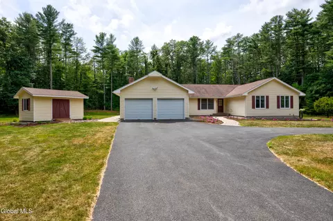 Exterior - 4 Nicklaus Dr, Gansevoort, NY 12831 photo 2 of 10