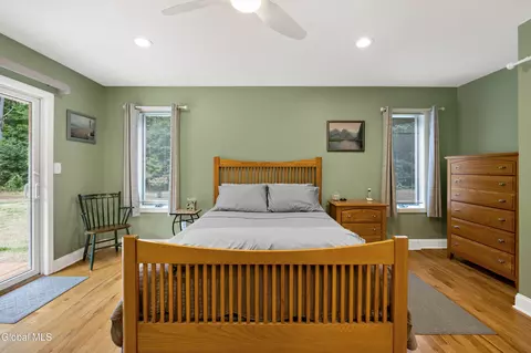 Bedroom - 4 Nicklaus Dr, Gansevoort, NY 12831 photo 2 of 7